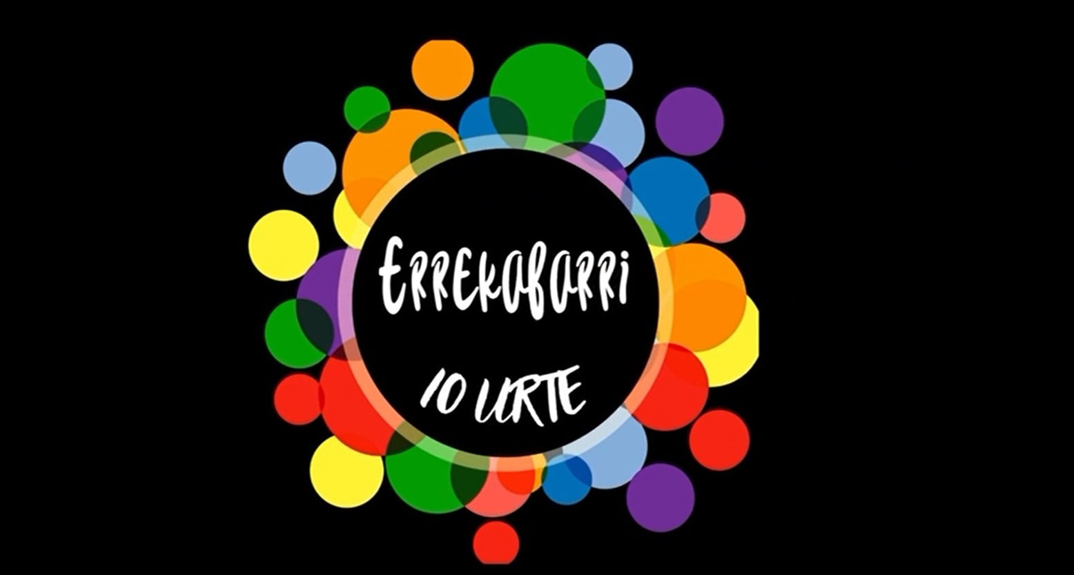 La escuela Errekabarri ha cumplido 10 años y ha llegado el momento de recordar y celebrar todo ese recorrido con la elaboración de un documental